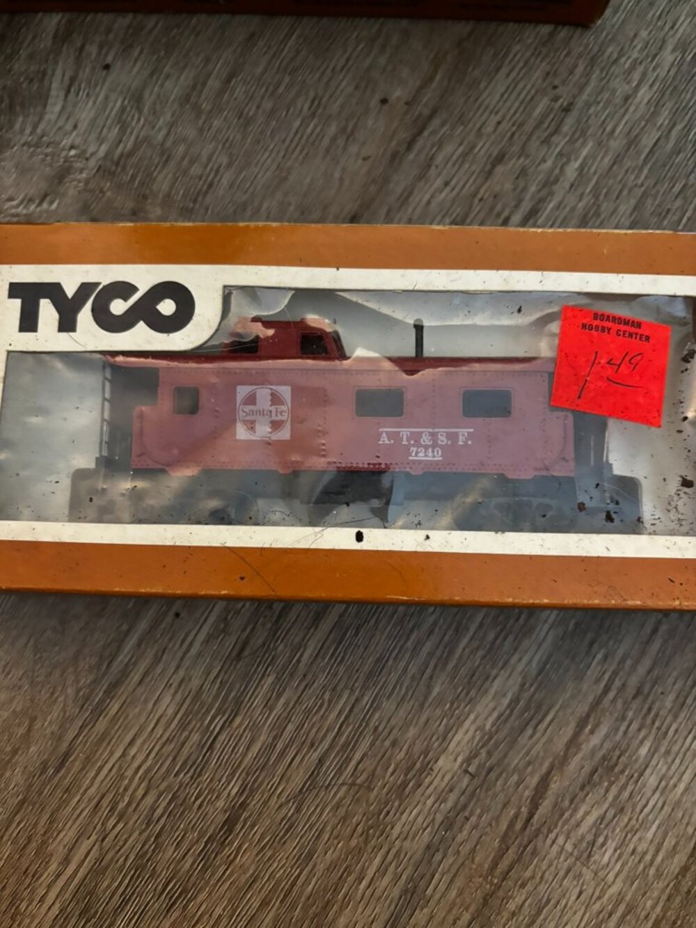 Tyco HO Santa Fe Caboose 7240 Railroad Train display set up w/box